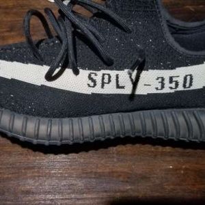 Yeezy 350 v2 oreo